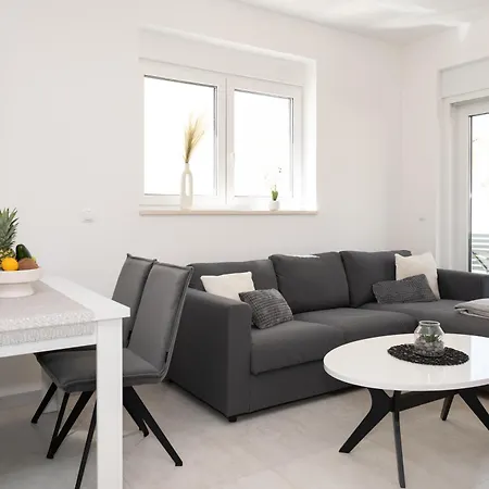 Maestral * Βόντιτσε