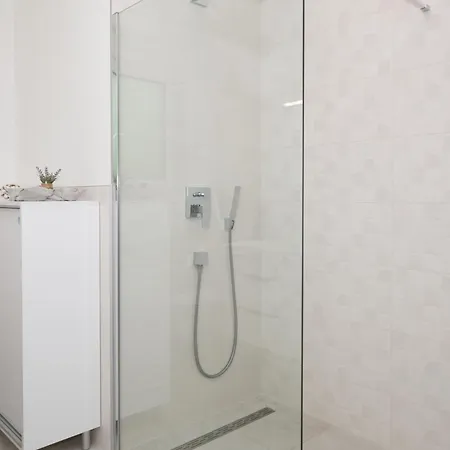 Maestral * Βόντιτσε